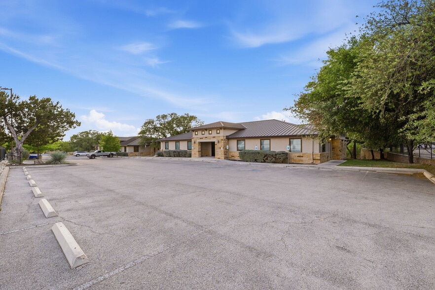 More Photos Of 10007 Huebner Rd, San Antonio Office For Sale