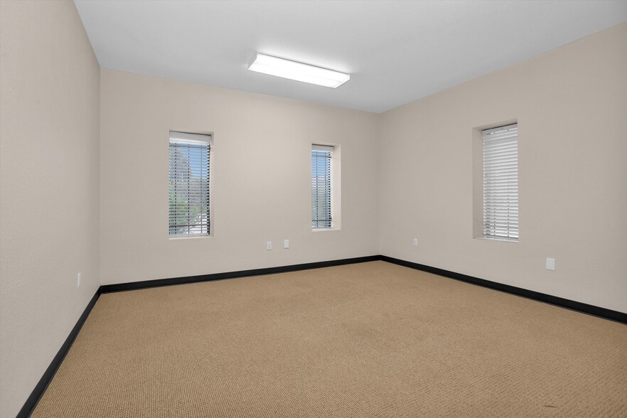 More Photos Of 11111 Neeshaw Dr, Houston Industrial For Lease