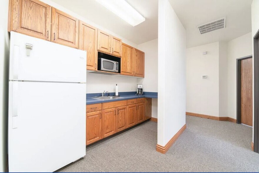 More Photos Of 7735 W Riverside Dr, Garden City Office For Lease
