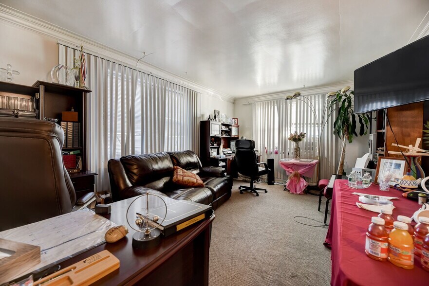 2705 Hone Ave, Bronx, NY 10469 Storefront For Sale