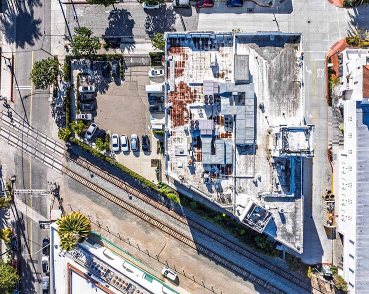 More Photos Of 25 E Mason St, Santa Barbara Research And Development For Lease