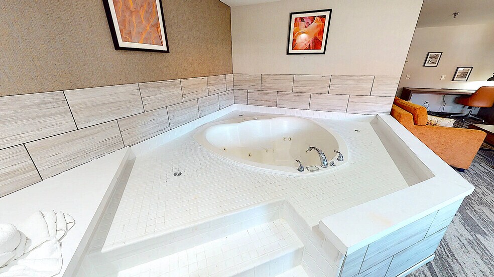 More Photos Of 1720 Sisk Rd, Modesto Hotel For Sale