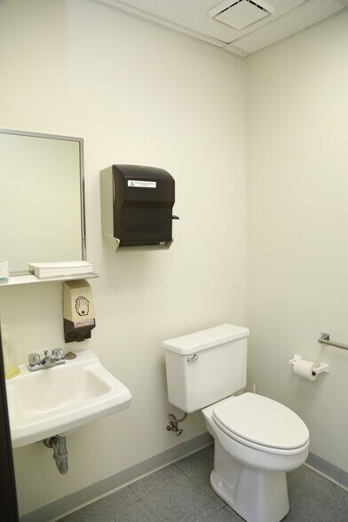More Photos Of 2 Highland Park Dr, Uniontown Medical For Lease