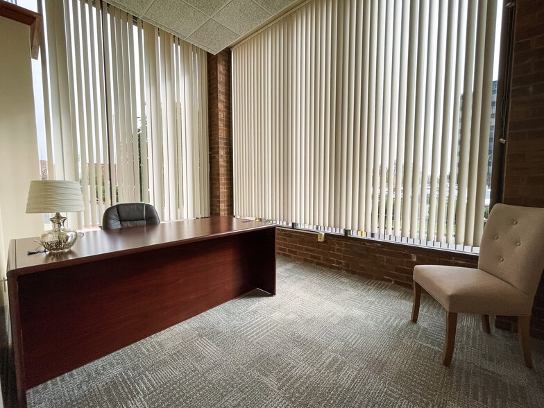 More Photos Of 2-8 Hawley St, Binghamton Hotel For Lease