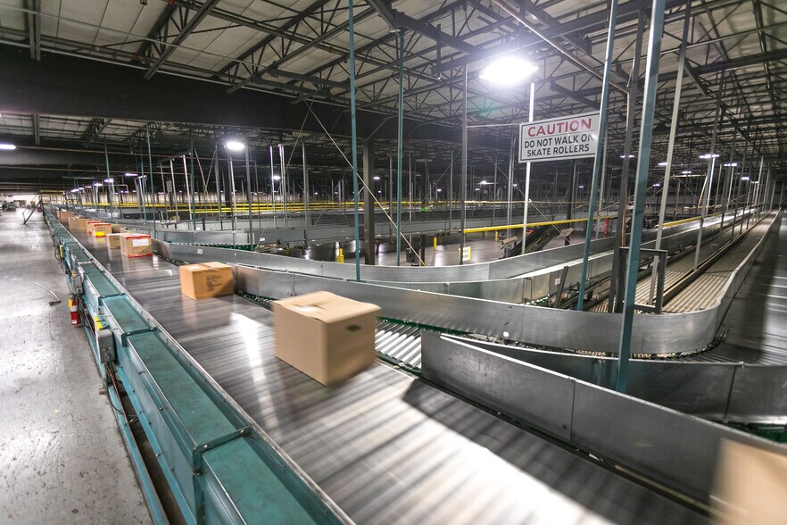 More Photos Of 1700 Schuster Rd, Delano Distribution For Lease