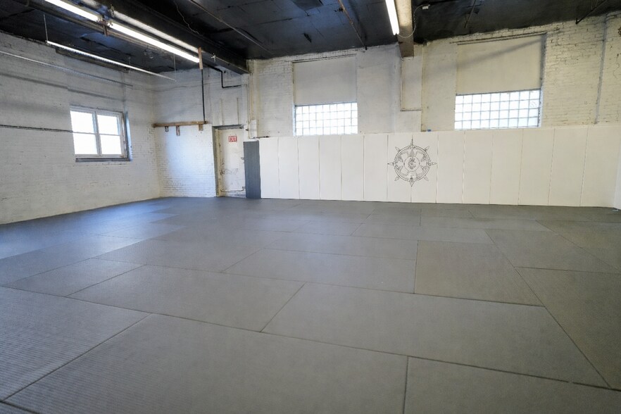 More Photos Of 50-52 Graham St, Jersey City Storefront Retail Office For Lease