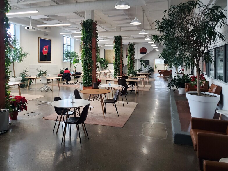 More Photos Of 4131 S State St, Chicago Manufacturing For Lease