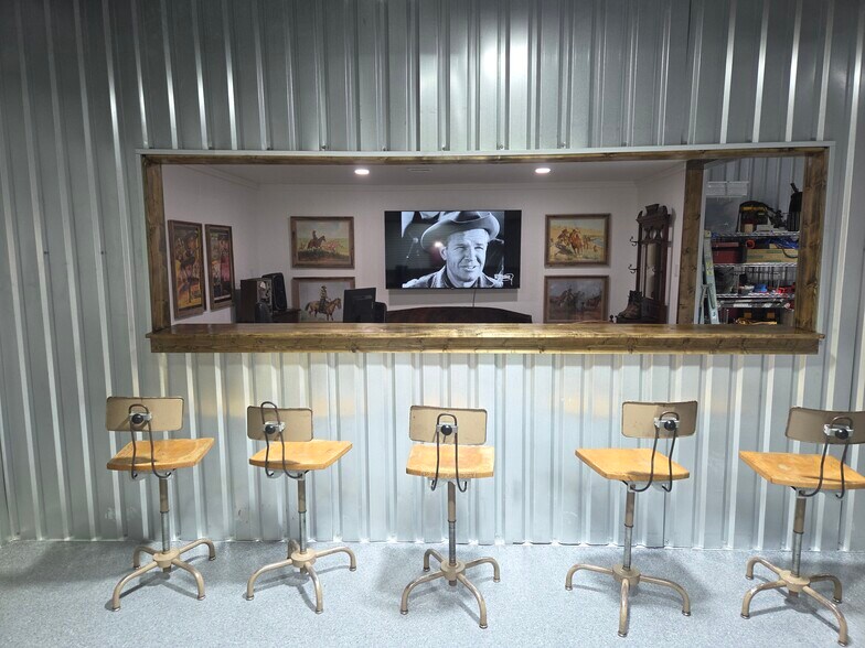 More Photos Of 33302 Sweetgum Ln, Magnolia Warehouse For Sale