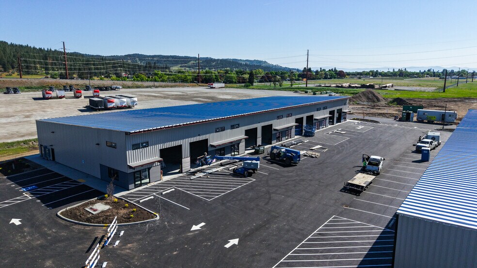More Photos Of 4524 N Barker Rd, Spokane Valley Showroom For Lease