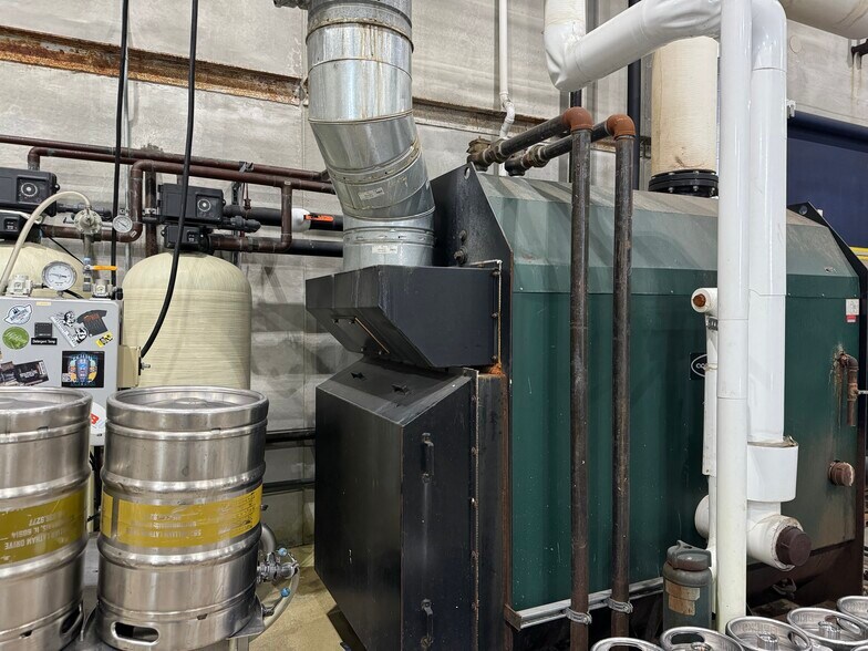 More Photos Of 572 Brewery Ln, Bourbonnais Distribution For Sale