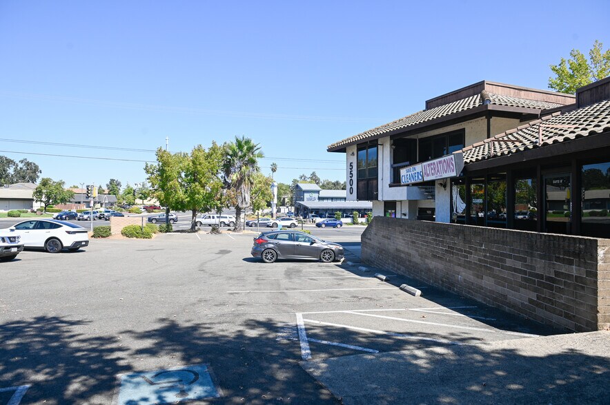 More Photos Of 5500 Madison Ave, Sacramento Office For Sale