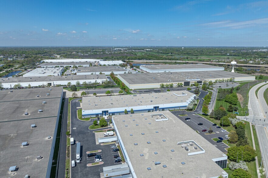 More Photos Of 100 N Gary Ave, Roselle Warehouse For Lease