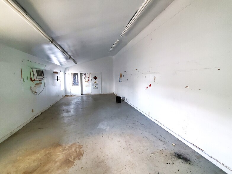 More Photos Of 3135 Golfcrest Blvd, Houston Storefront Retail Residential For Sale