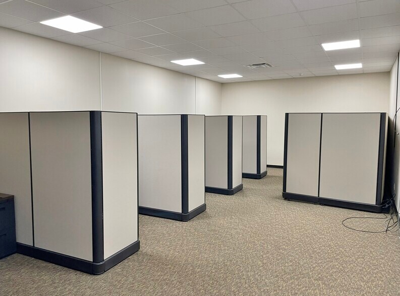 More Photos Of 5600 Philip J Rhoads Ave, Bethany Office For Lease