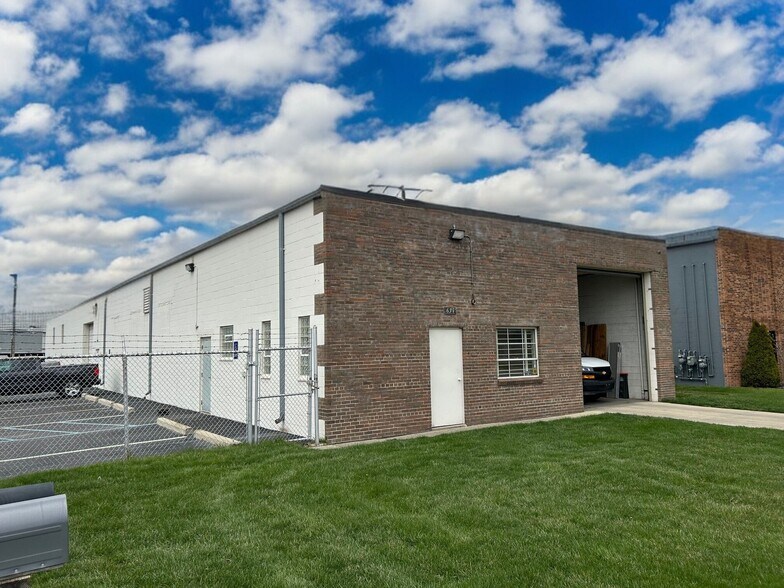 Primary Photo Of 629-631 Minnesota Dr, Troy Warehouse For Sale