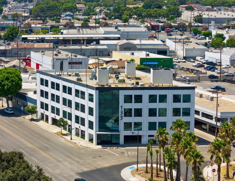 More Photos Of 135 W Magnolia Blvd, Burbank Loft Creative Space For Lease
