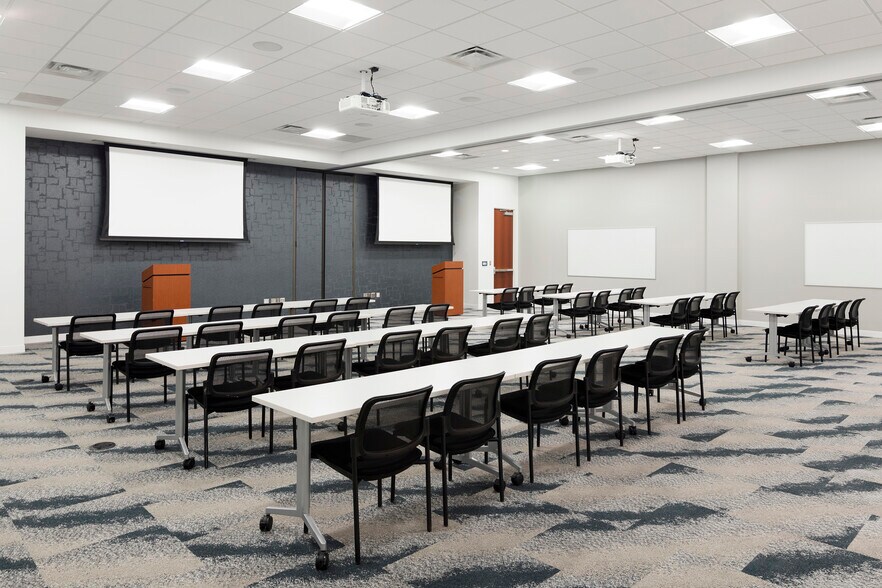 More Photos Of 80 S 8th St, Minneapolis Office For Lease