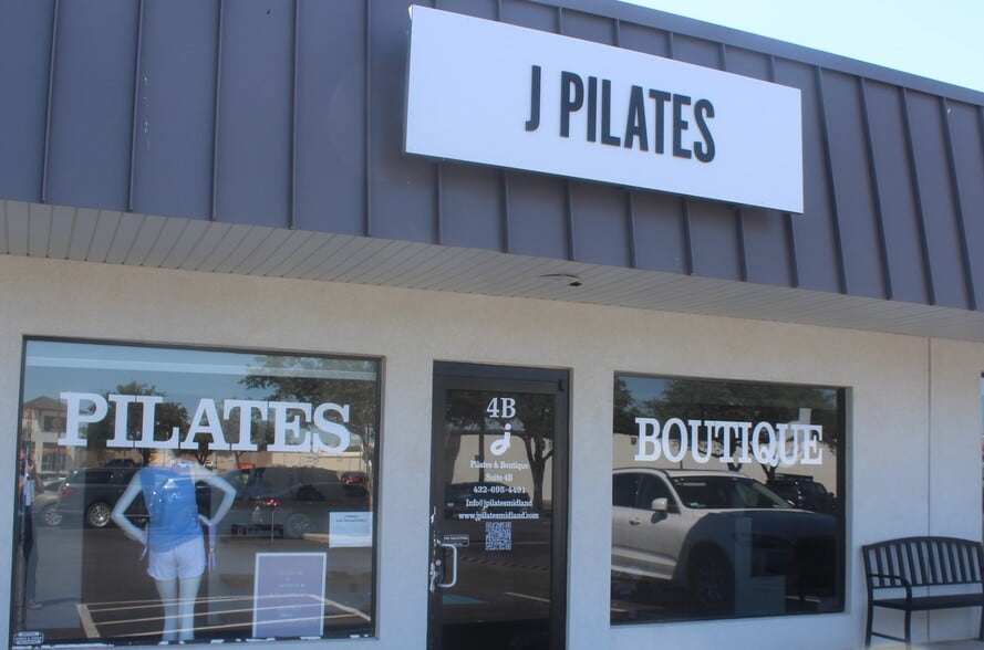 More Photos Of 3211 Wadley Ave, Midland Unknown For Lease