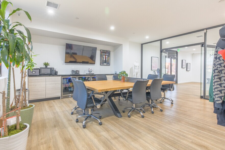 More Photos Of 2300 S Broadway, Los Angeles Manufacturing For Sale