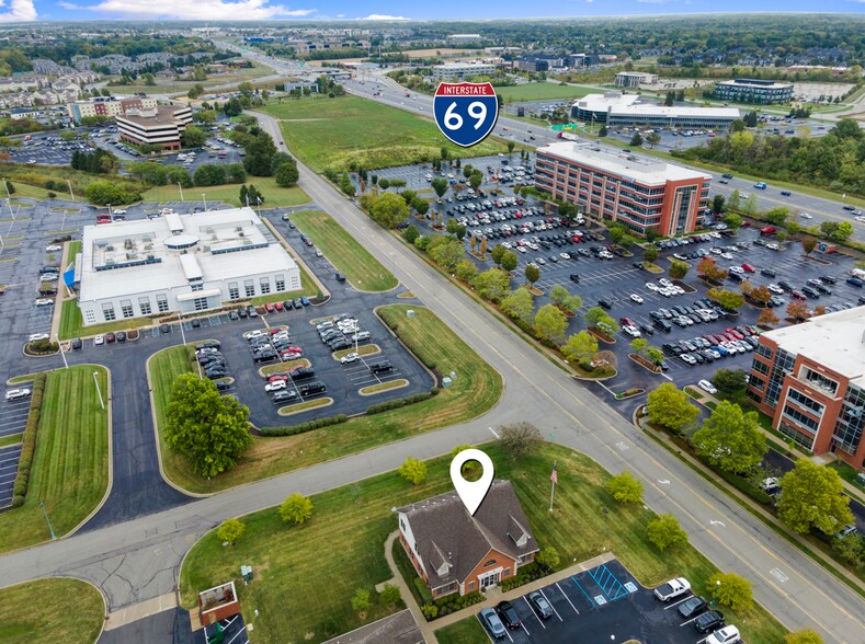 More Photos Of 9963 Crosspoint Blvd, Indianapolis Office For Sale