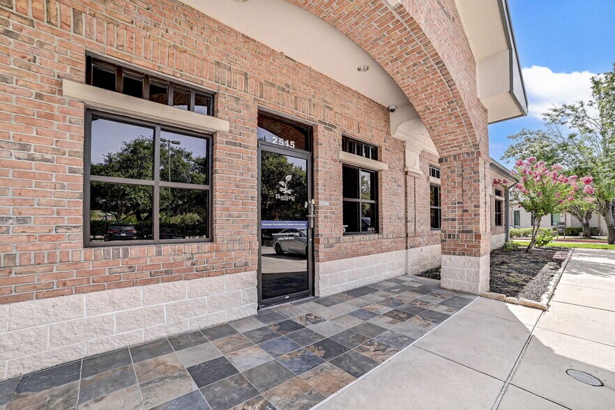 More Photos Of 2515 Cordes Dr, Sugar Land General Retail For Sale