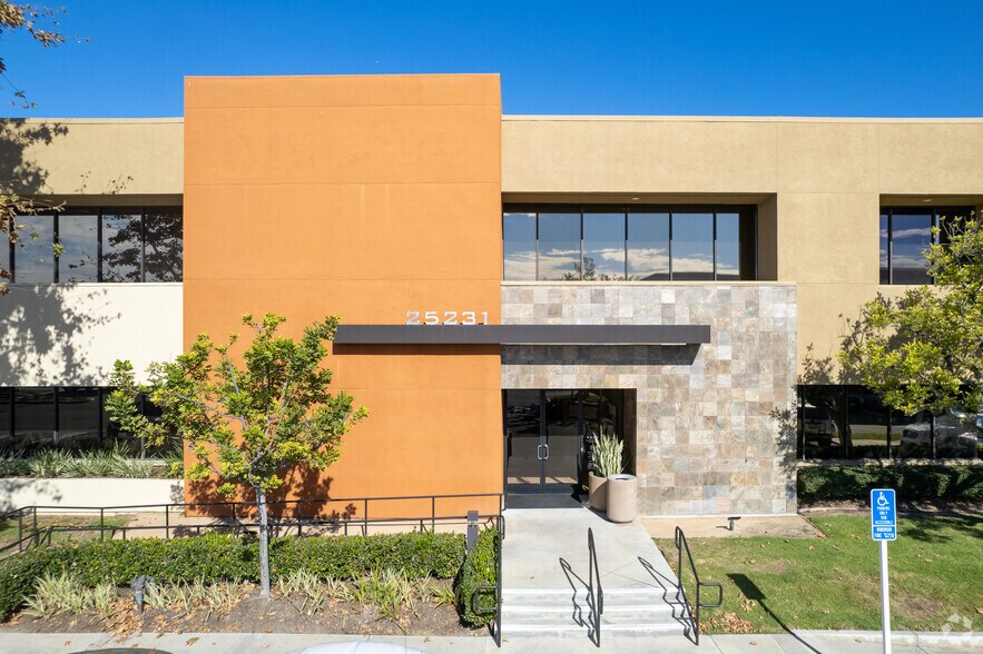 More Photos Of 25231 Paseo de Alicia, Laguna Hills Office For Lease