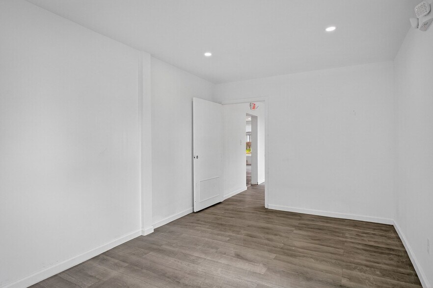 More Photos Of 219 Magnolia Ave, Daytona Beach Storefront Retail Residential For Sale