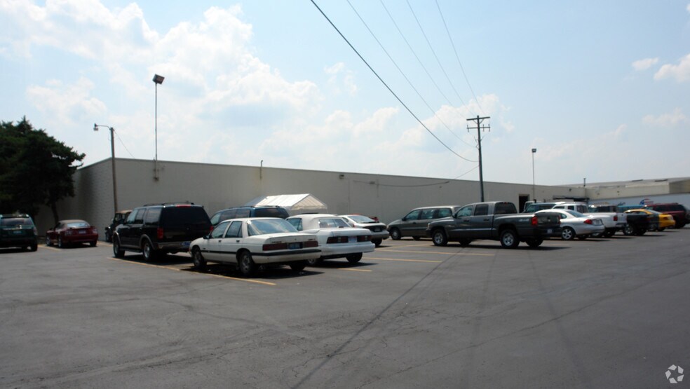More Photos Of 799 Ladd Rd, Walled Lake Manufacturing For Lease