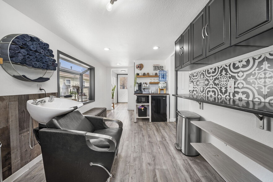 More Photos Of 9 Main St, Windsor Freestanding For Sale