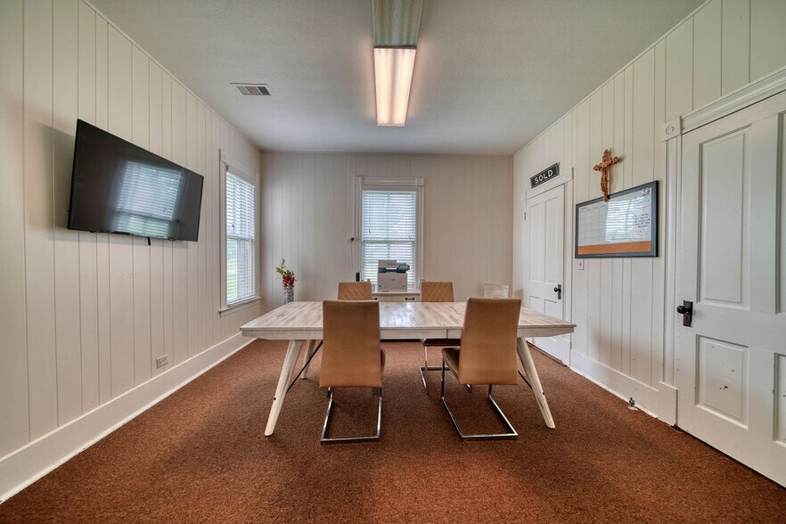 More Photos Of 2813 45th St, Dickinson Storefront Retail Residential For Sale