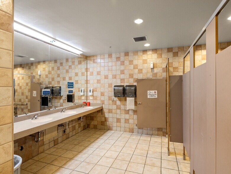 More Photos Of 1228 E Orman Ave, Pueblo Office For Sale