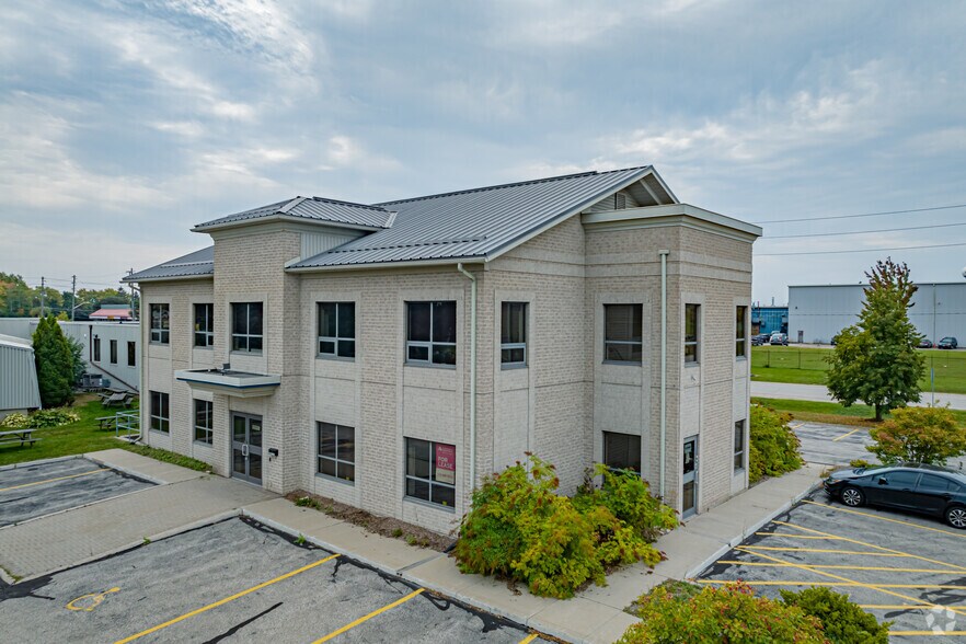 More Photos Of 21 Lewis Rd, Guelph Office For Lease