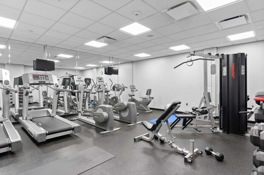 More Photos Of 662 Penn St, Newtown Office For Sale