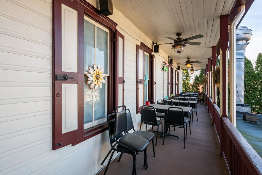 More Photos Of 101 N Market St, Schaefferstown General Retail For Sale