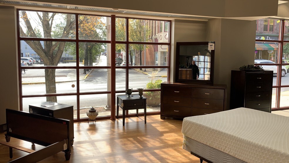 More Photos Of 701 Cumberland St, Lebanon Storefront For Lease