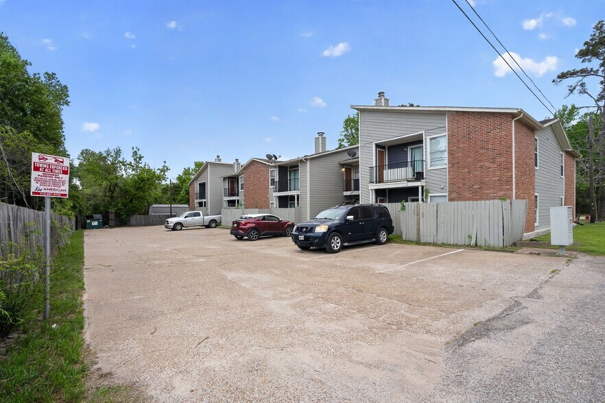 More Photos Of 214 Longstreet Rd, Willis Apartments For Sale