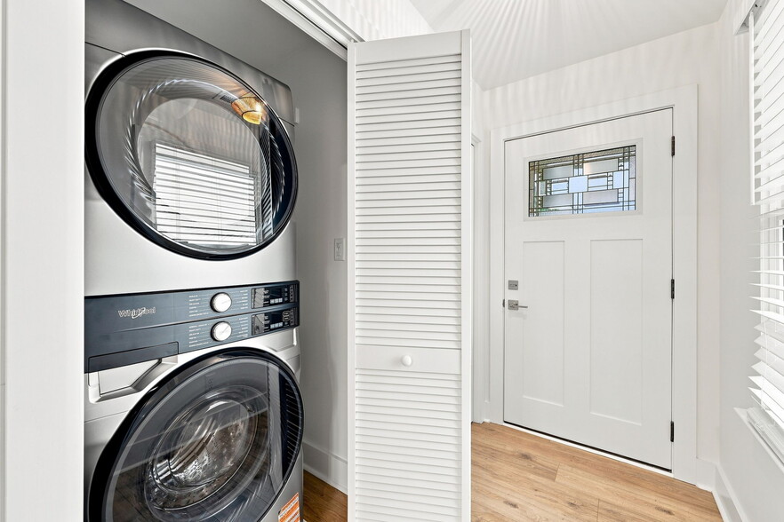More Photos Of 112 Buckroe Ave, Hampton Storefront Retail Residential For Sale