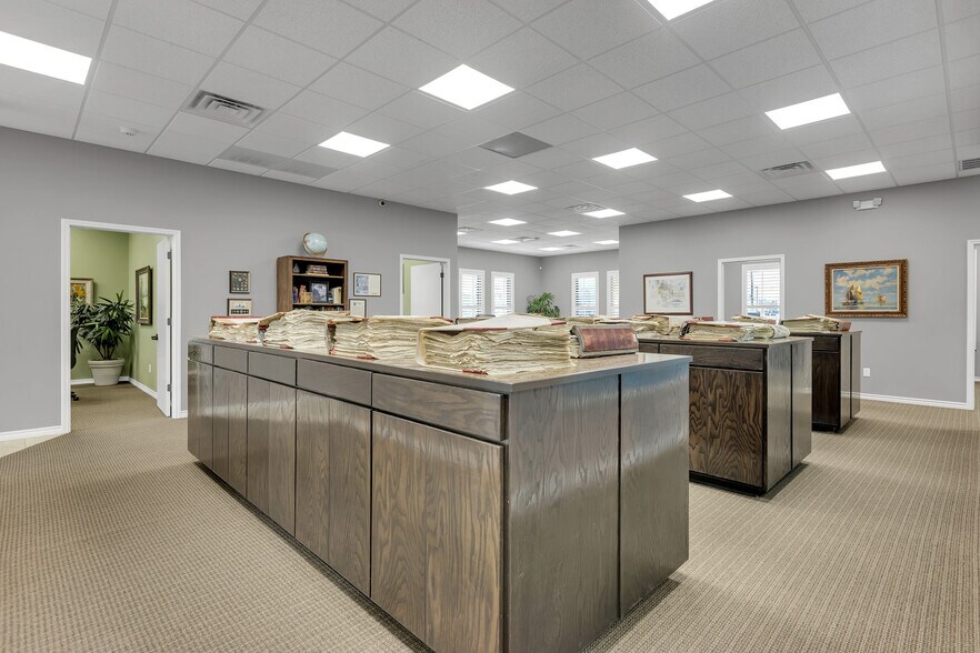 More Photos Of 501 E 7th St, Odessa Office For Sale