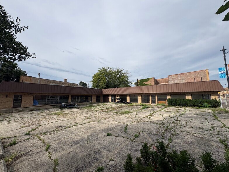 More Photos Of 4133-4135 W Lawrence Ave, Chicago General Retail For Sale