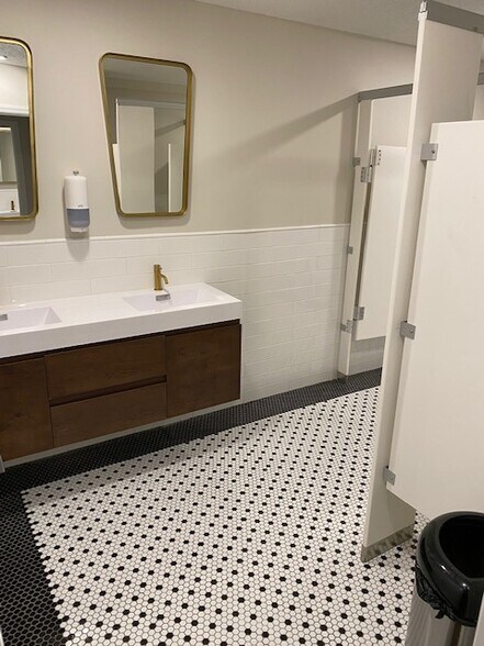 More Photos Of 4031 Rainbow Dr, Decatur Religious Facility For Sale
