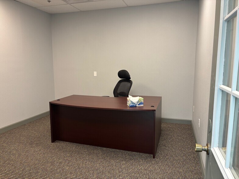 More Photos Of 3580 W Electra Ln, Glendale Showroom For Lease