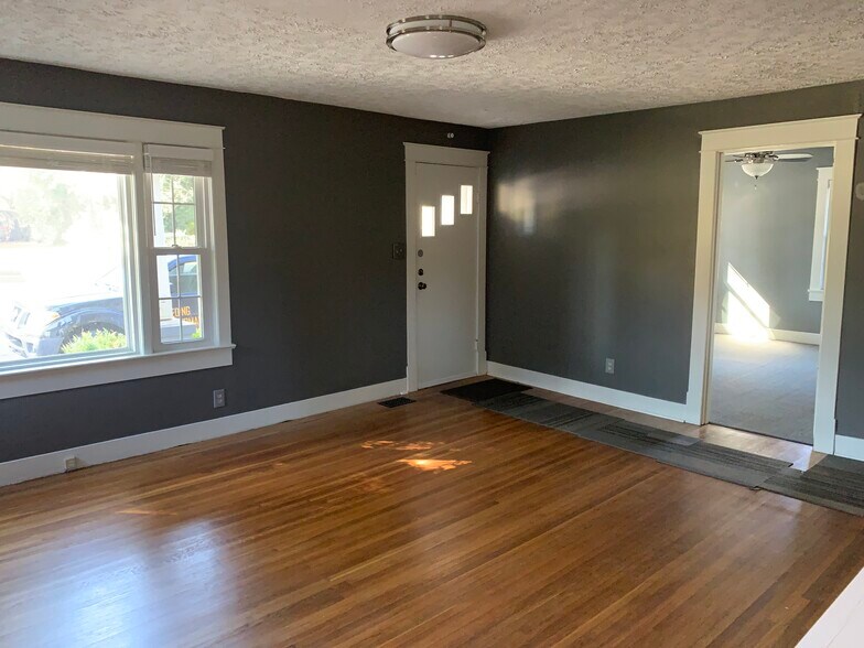 More Photos Of 124 Two Mile Pike, Goodlettsville Loft Creative Space For Sale