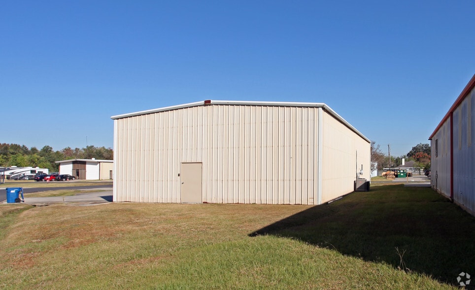 More Photos Of 115 Row One, Lafayette Warehouse For Lease