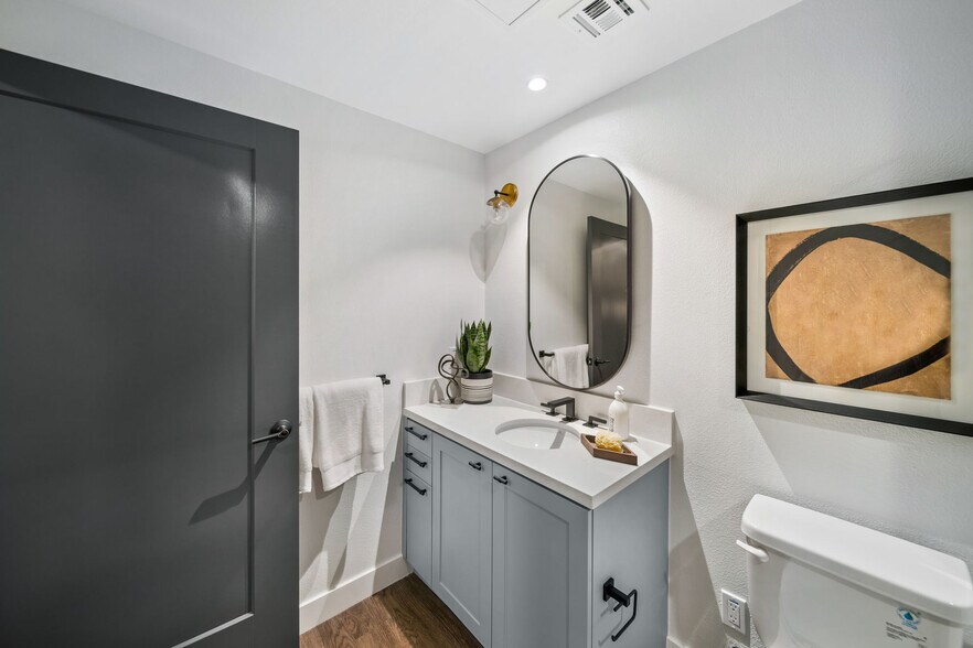 More Photos Of 585 Anton Blvd, Costa Mesa Apartments For Lease