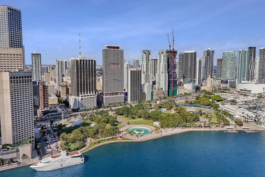 More Photos Of 50 Biscayne Blvd, Miami Apartments For Sale