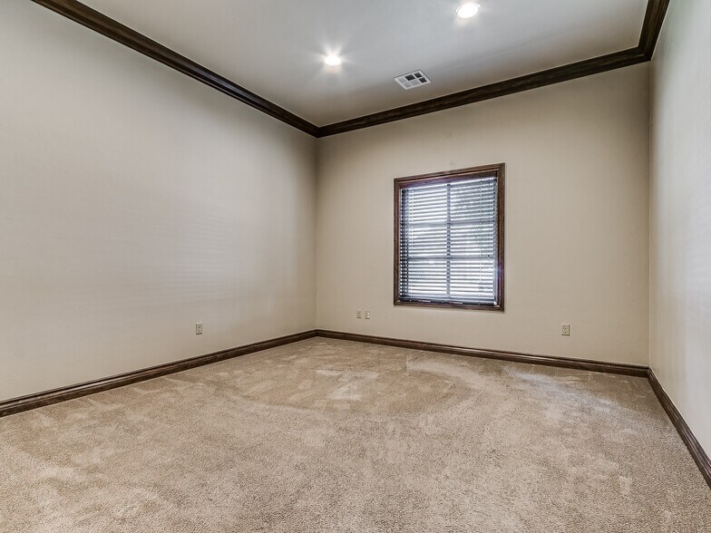 More Photos Of 2929 NW 156th St, Oklahoma City Office For Lease