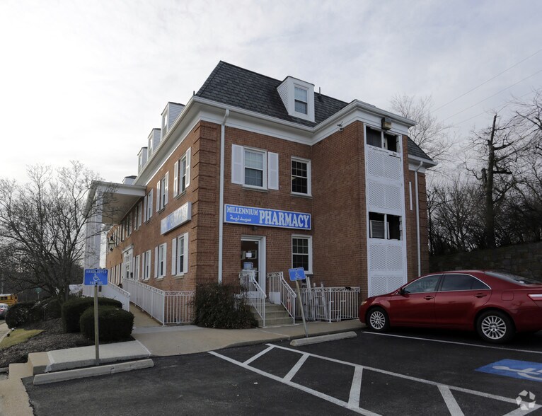 More Photos Of 6305 Castle Pl, Falls Church Medical For Lease