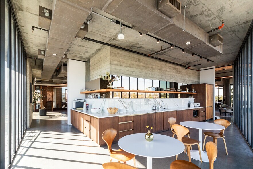 More Photos Of 5788 W Adams Blvd, Los Angeles Unknown For Lease