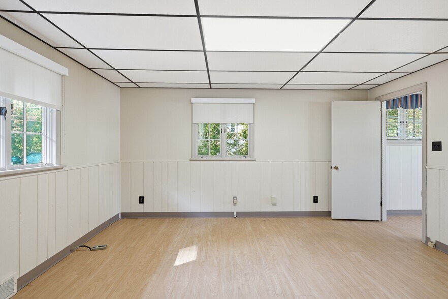More Photos Of 222 Gibbsboro Rd, Clementon Office For Sale