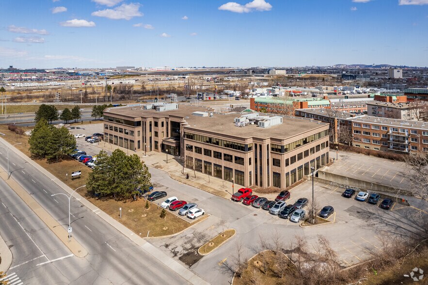 More Photos Of 455 Boul Fénelon, Dorval Medical For Lease